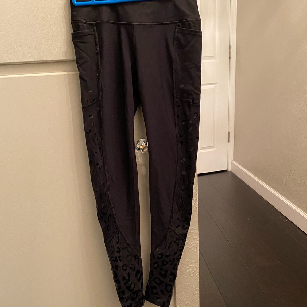 VICTORIA SECRET CHEETAH PRINT BLACK LEGGINGS